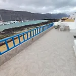 Дом отдыха Casa La Playa Con Terraza A Pie De La Playa *